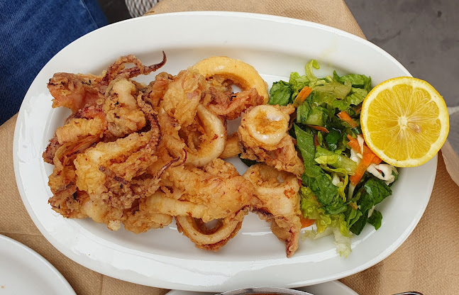 Εστιατόριο Τα Καραφάκια - Γαστρονομία και φιλοξενία