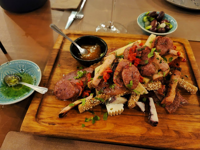 Caravin Wine & Wanderlust - Γαστρονομία και φιλοξενία