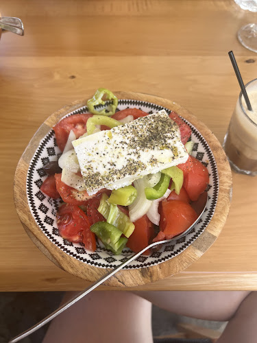 Στο καρφί και στο Πέταλο (Sto Karfi Kai Sto Petalo) - Ρέθυμνο