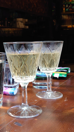 Huge - Γαστρονομία και φιλοξενία